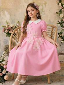 Neues Frühjahrs-/Sommerkleid mit schwarzem Kragen und Kurzarm für große Mädchen, dekoriert mit 5 dimensionalen Blumen auf der Brust, die einen kindlichen Charme und Niedlichkeit verleihen, insgesamt süßer und eleganter Stil, A-Linien Rock Design schafft Dynamik und Lebendigkeit, geeignet für tägliche Ausflüge, Aufführungen, Zusammenkünfte usw. - Pink - Übersicht 3