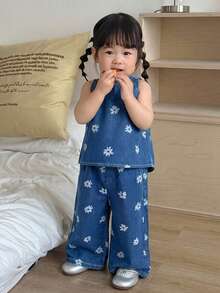 SHEIN Little Byeori 2件套女婴碎花海军蓝牛仔宽松无袖上衣和阔腿裤套装 - 藍色 - 查看 4