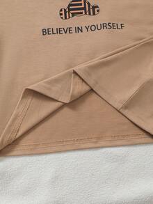 SHEIN Genkimix Kids 2件組小男孩圓領短袖T恤與短褲套裝，條紋熊圖案「BELIEVE IN YOURSELF」標語，夏季日常穿著復古造型 - 卡其色 - 查看 4