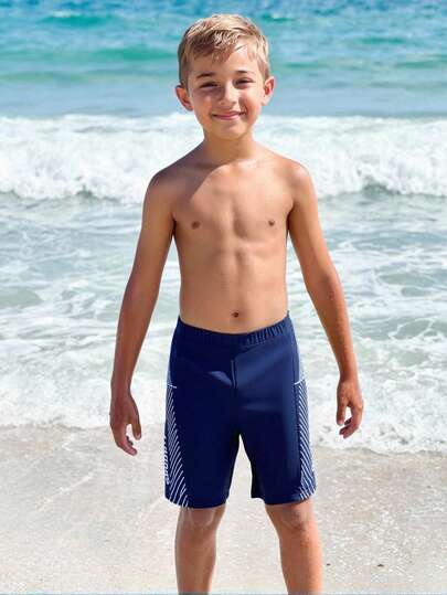 SHEIN 男童泳装，休闲款，藏蓝色，字母印花拼接，针织面料，平角内裤，1件装，时尚休闲风格，适合游泳、暑假、海滩、泳池、夏季假日派对、休闲度假村等场合。