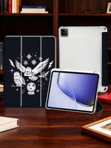 HARRY POTTER X SHEIN Ốp máy tính bảng hình chim đại bàng chủ đề anime mang lại cảm giác cao cấp, được làm từ silicon mềm mại, chống rơi vỡ và có chân đế gập, là lựa chọn quà tặng hoàn hảo. Tương thích với iPad 11/Pad 10/Pad 9/Pad Air thế hệ thứ 5/Pad Air thế hệ thứ 7 13 inch/Pad Air thế hệ thứ 6 11 inch/Galaxy Tab A9 Plus, bao gồm khe cắm bút, hỗ trợ chức năng tự động ngủ/thức và là một chiếc ốp bảo vệ thời trang - món quà mùa hè tuyệt vời. - Nhiều màu - Xem 4