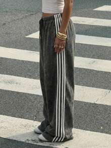 Muchica Quần ống rộng màu đen bạc màu, chất liệu cotton, kiểu dáng thường ngày, họa tiết bông tuyết, phù hợp với phong cách Y2K, thể thao, grunge, thể thao mài bạc, vintage, dễ phối đồ, phong cách sinh viên, mùa tựu trường và nghỉ hè, mùa tốt nghiệp. - màu đen - Xem 7