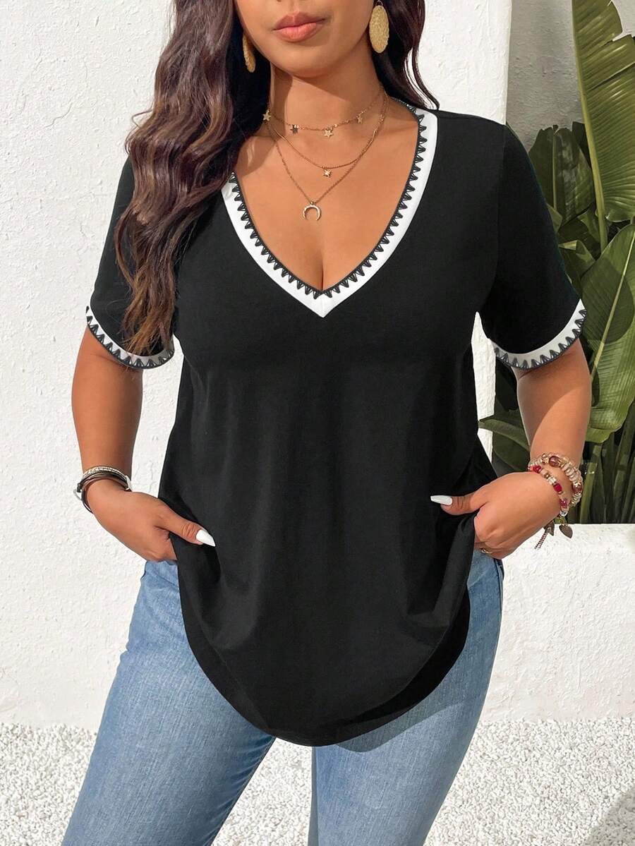 SHEIN Frenchy 黑白撞色贝壳图案V领宽松T恤，适合日常、度假、休闲夏季、音乐节等场合，尺码齐全。 - 黑與白 - 查看 1