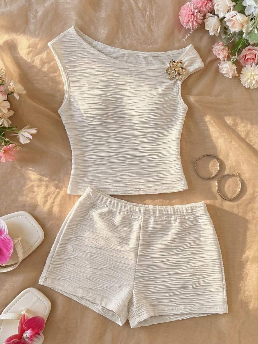 SHEIN 少女提花金属花卉装饰不对称肩部T恤和短裤套装 - 白色 - 查看 1