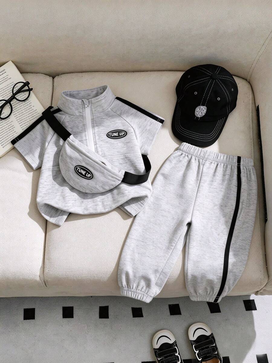 SHEIN Playful Pals 2件組幼童休閒POLO短袖上衣套裝,黑色條紋立領半拉鍊設計,附搭配斜背包與彈性褲口長褲,夏季海灘度假風穿搭 - 灰色 - 查看 1