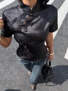 Muchica Áo thun nữ tay ngắn bằng vải satin đen dệt jacquard - màu đen - Xem 3