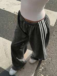 Muchica Quần ống rộng màu đen bạc màu, chất liệu cotton, kiểu dáng thường ngày, họa tiết bông tuyết, phù hợp với phong cách Y2K, thể thao, grunge, thể thao mài bạc, vintage, dễ phối đồ, phong cách sinh viên, mùa tựu trường và nghỉ hè, mùa tốt nghiệp. - màu đen - Xem 3