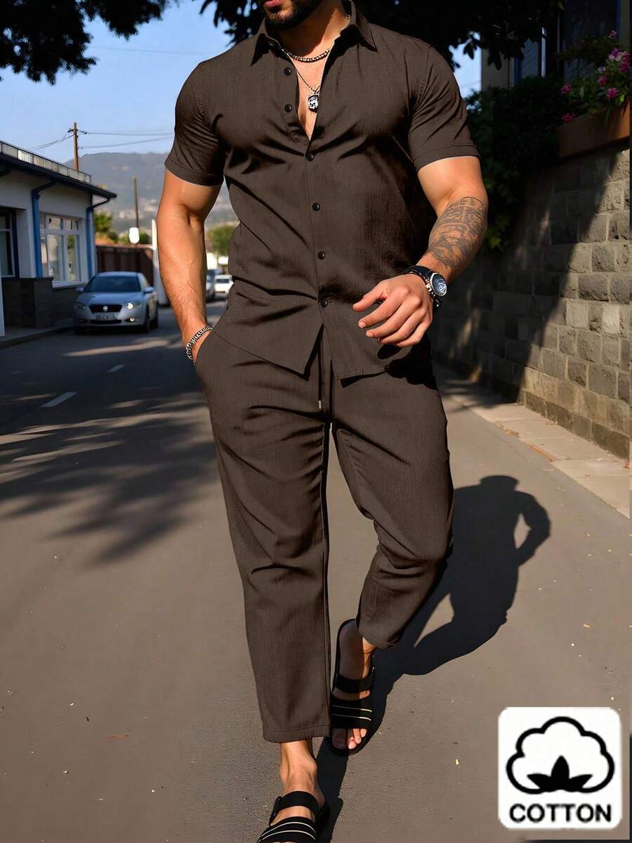 Manfinity Homme 男士休闲纯色短袖衬衫和抽绳腰长裤套装，通勤百搭，平纹织物套装咖啡棕色衬衫和裤子套装夏季两件套，舒适服装 - 咖啡棕 - 查看 1