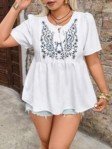 EMERY ROSE Plus Size Women's Elegant Floral Embroidered Short Sleeve Blouse, Suitable For Daily Commute, Slimming & Versatile, Suitable For Outings, Gatherings, Photo Shoots, Vacations - White - View 3