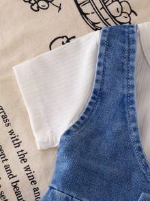 SHEIN Playful Pals 2件組女嬰幼童甜美白色T恤搭配花卉刺繡牛仔吊帶褲 藍白配色夏季休閒度假彈性腰牛仔短褲 - 白色 - 查看 6