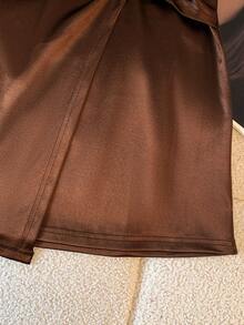 GlowEve 咖啡棕色不对称金属扣优雅女士短裙 - 咖啡棕 - 查看 4