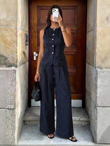 SHEIN Tall Bộ áo và quần không tay kẻ sọc mới dành cho nữ, kiểu dáng retro màu xanh navy, ôm eo, bộ hai mảnh thời trang để đi làm, món đồ thiết yếu cho công sở nữ, bộ đồ kẻ sọc, bộ đồ giáo viên nữ. - Màu xanh lam - Xem 1