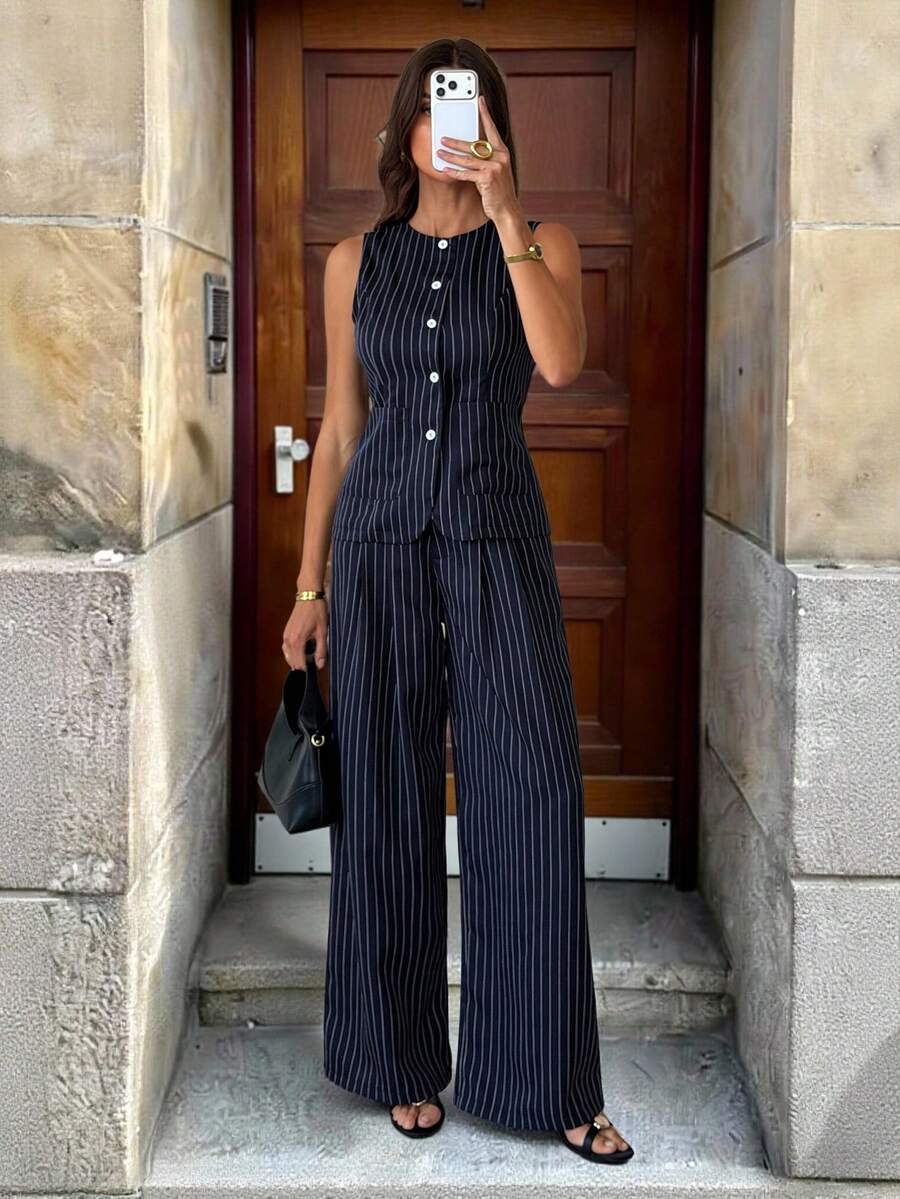 SHEIN Tall Bộ áo và quần không tay kẻ sọc mới dành cho nữ, kiểu dáng retro màu xanh navy, ôm eo, bộ hai mảnh thời trang để đi làm, món đồ thiết yếu cho công sở nữ, bộ đồ kẻ sọc, bộ đồ giáo viên nữ. - Màu xanh lam - Xem 1