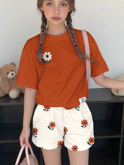 Bộ đồ đôi gồm áo ngắn tay và quần short in họa tiết hoa cho bé gái tuổi teen, thích hợp mặc mùa hè.