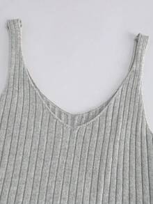 SHEIN Đầm hai dây dáng rộng, thoải mái, gợi cảm, thanh lịch, màu trơn tối giản, cao cấp, dây mảnh cổ chữ V, kiểu dáng duyên dáng hàng ngày, hẹn hò, cực kỳ đơn giản nhưng quyến rũ, quý cô dịu dàng, phong cách Pháp thư thái, hơi hướng cổ điển, trang phục công sở, nghỉ dưỡng, đầm len dệt kim màu kaki dành cho nữ. - Xám - Xem 4