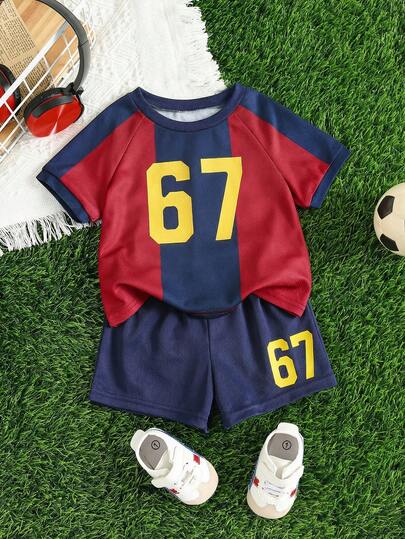 SHEIN Set de 2 piezas Conjunto de jersey a rayas rojas y azules estilo deportivo para niño/niña pequeño, conjunto de camiseta de punto y pantalones cortos, adecuado para el equipo del Barcelona, primavera/verano, interior, exterior, diario, deportes, juego, fiesta, sesión de fotos, vacaciones, partido