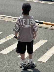SHEIN Little Byeori 男童休闲韩版宽松大字母印花圆领短袖T恤，适合通勤、上学、日常休闲、运动、春夏穿着 - 灰色 - 查看 2