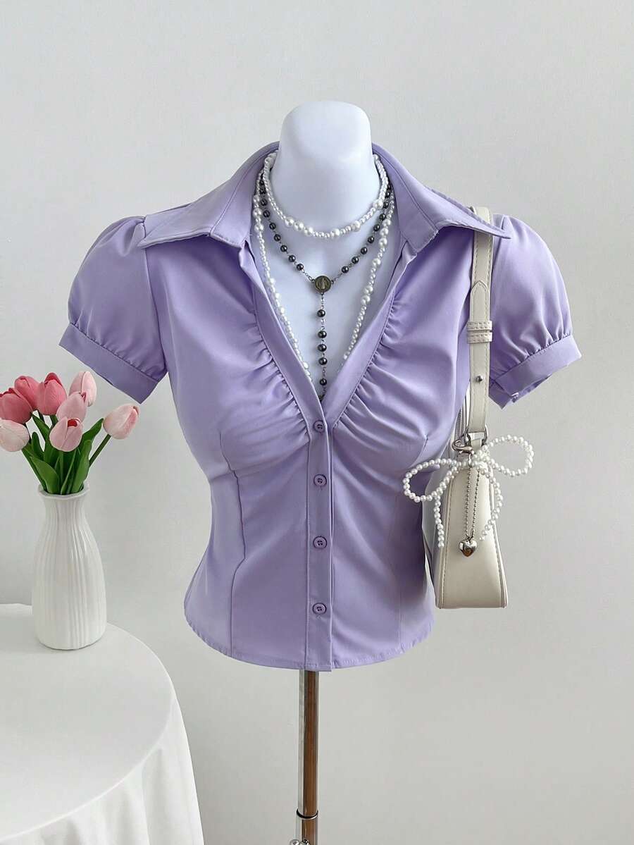 SHEIN Clasi V领褶皱露胸收腰修身短袖女式衬衫（胸围较大者建议选择大一码），时尚百搭，适合办公室穿着，优雅女式上衣和衬衫，职业装衬衫，女士Polo衫，夏季正式女式衬衫 - 紫色 - 查看 1