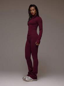 Musera Sport Zip Active BBL 夹克搭配喇叭褶皱臀部紧身裤套装 运动健身健身房普拉提日常休闲烟晶色 - 酒紅色 - 查看 4