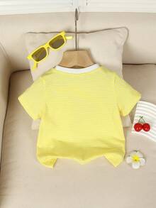SHEIN Playful Pals 女婴6个月-3岁经典休闲宽松舒适百搭条纹短袖T恤上衣。采用柔软亲肤的针织面料，经典撞色条纹设计，精致罗纹领口，宽松版型。适合日常穿着，是婴儿服装的理想之选。 - 黃色 - 查看 4