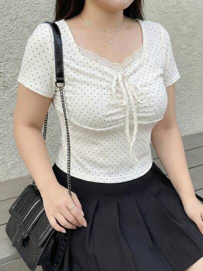 Dazy Plus 大码波点蕾丝拼接心形领休闲短袖T恤
