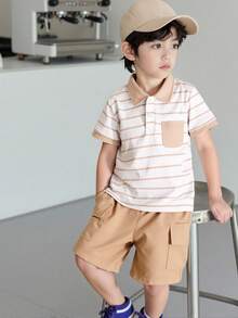 SHEIN Streecool Kids 两件套男童夏季条纹纹理 Polo 衫和工装裤套装 - 卡其色 - 查看 3