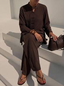 2025秋冬新款音乐节、复活节、圣帕特里克节、西部风、游牧风、生日派对、毕业典礼、学院风、学生装、日常休闲、百搭基础款、休闲、邮轮旅行、海滩、派对、爆款、街头风、婚礼宾客波西米亚风、通勤、早午餐、机场、派对、假日郊游、优雅宴会，新款中式长袖棕色纹理亚麻面料和服式衬衫及阔腿裤两件套 - 棕色 - 查看 4
