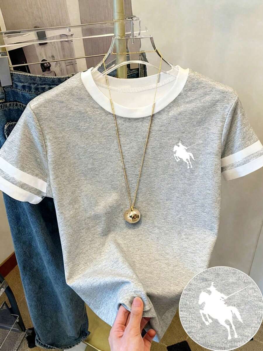 少女休闲复古美式校园经典Logo印花短袖圆领T恤,适合夏季穿着,展现美式学院风度假风,灰色修身日常穿着,白色条纹印花四季皆宜,骑马主题灰色修身短款T恤,适合春、夏、秋、冬四季穿着。 - 彩色 - 查看 1