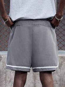 EVRINFINITE 宽松男士字母印花短裤，撞色饰边，腰部有抽绳 - 灰色 - 查看 2