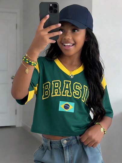 SHEIN Sparklyn Camiseta de manga corta holgada con cuello en V y número de equipo deportivo estampado, para niñas preadolescentes, ideal para vacaciones, verano y viajes