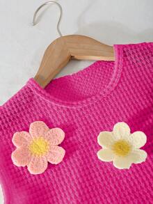 SHEIN Vintaside Kids 女童休闲可爱图案圆领插肩袖针织印花T恤和松紧腰流苏珍珠花卉装饰牛仔短裤套装 - 玫紅色 - 查看 6