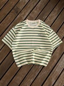 TOKVUE Áo thun nam tay ngắn cổ tròn, vải kẻ sọc màu xanh mơ, in chữ, thiết kế vai rộng. - Nhiều màu - Xem 1