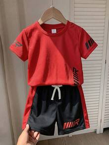 SHEIN Set de 2 piezas de camiseta y pantalones cortos con estampado de letras de color contrastante en estilo deportivo para niños, adecuado para deportes como baloncesto, fútbol, actividades al aire libre, primavera/verano - Rojo - Ver 4
