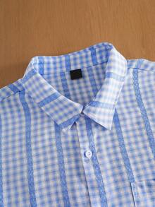 Áo sơ mi lửng TOKVUE màu xanh nhạt phối kẻ caro và sọc, chất liệu có họa tiết và kiểu dáng rộng rãi, hoàn hảo cho kỳ nghỉ biển và phong cách đường phố mùa hè. - Màu xanh lam - Xem 3