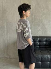 SHEIN Little Byeori 男童休闲韩版宽松大字母印花圆领短袖T恤，适合通勤、上学、日常休闲、运动、春夏穿着 - 灰色 - 查看 4