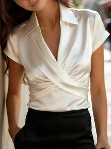 Ellegaria. Áo kiểu tay ngắn cổ chữ V bằng satin, thắt eo, mẫu mới mùa hè 2026. - Màu be - Xem 3