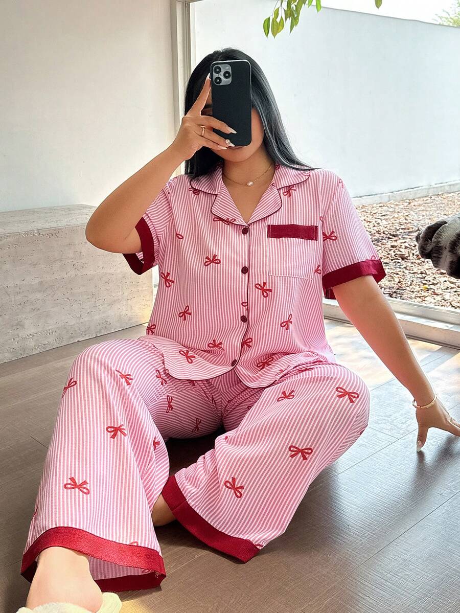Napfluff CURVE Napfluff CURVE Bộ đồ ngủ cỡ lớn phối màu, cổ bèo nhún, nơ, tay ngắn, kẻ sọc, đồ ngủ kẻ sọc ngang, bộ đồ ngủ nơ, bộ đồ ngủ nữ, họa tiết nơ sọc đỏ, thích hợp mặc ở nhà. - Đỏ - Xem 1