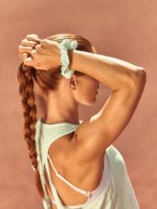 GLOWMODE FeatherFit™ Scrunchie de pelo con bolsillo con cremallera, suave, elástico, que absorbe la humedad, con logotipo reflectante grande, para gimnasio, entrenamiento, yoga, estudio y uso diario activo - Cyan - Ver 7