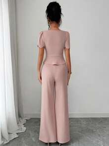 SHEIN Elenzya Bộ đồ công sở thanh lịch, thời trang dành cho nữ gồm 2 món: Áo thun cổ vuông tay ngắn cài cúc vạt lệch và quần ống đứng cạp cao co giãn. - Hồng - Xem 2