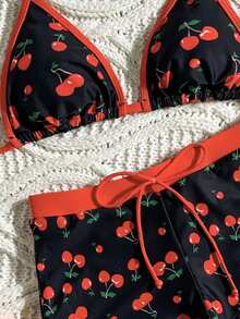 Swim Mod 女士新款樱桃印花露背吊带上衣搭配松紧腰短裤两件套泳衣，休闲沙滩度假装 - 彩色 - 查看 6