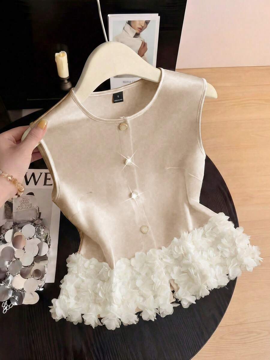 GlowEve 女士夏季针织缎面光泽圆领仿猫眼纽扣无袖3D立体花卉装饰修身直筒短款开襟时尚优雅百搭休闲白色衬衫 - 杏色 - 查看 1