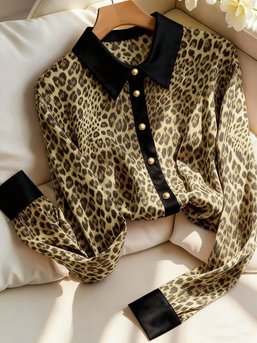 GlowEve CURVE Blusa casual de primavera/verano de mujer talla grande con estampado de leopardo en patchwork de gasa, decoración con botones dorados - Multicolor - Ver 1