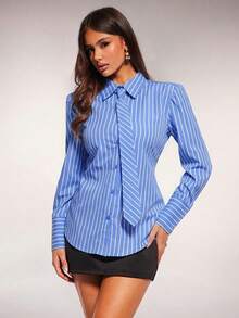 Radiana 女士时尚优雅蓝色条纹衬衫，配同色领带，腰部可调节，复古风格，适合日常穿着、通勤、商务、办公、都市、度假等场合。 - 藍色 - 查看 2