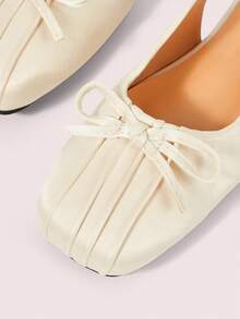 CUCCOO DOLLMOD 女士浅黄色春夏新款方头闭趾凉鞋蝴蝶结仿丝绸缎面时尚高跟平底鞋 - 黃色 - 查看 4