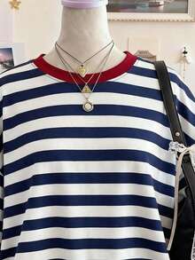 SHEIN EZwear 女士条纹圆领短袖撞色宽松T恤，适合日常通勤、约会、聚会、秋冬夏、圣诞节、新年、感恩节、派对、婚礼、海滩、毕业典礼、时尚、优雅、休闲、外出、约会、预订、通勤、闪亮、情人节、优雅、度假、休闲、Y2K、外出、毕业典礼等场合。 - 彩色 - 查看 3