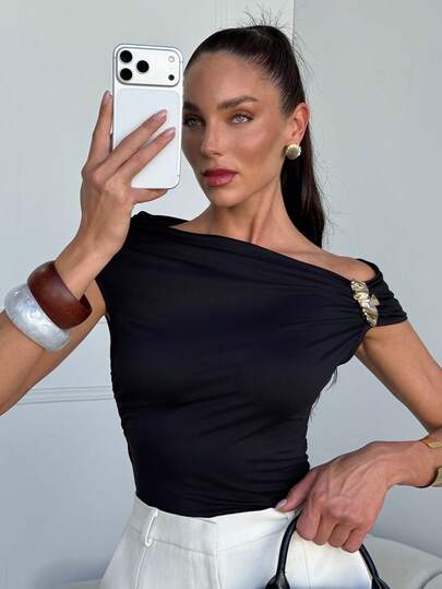 Lavishia Summer Fashion Solid Color Asymmetric Neck Metal Decor T-Shirt