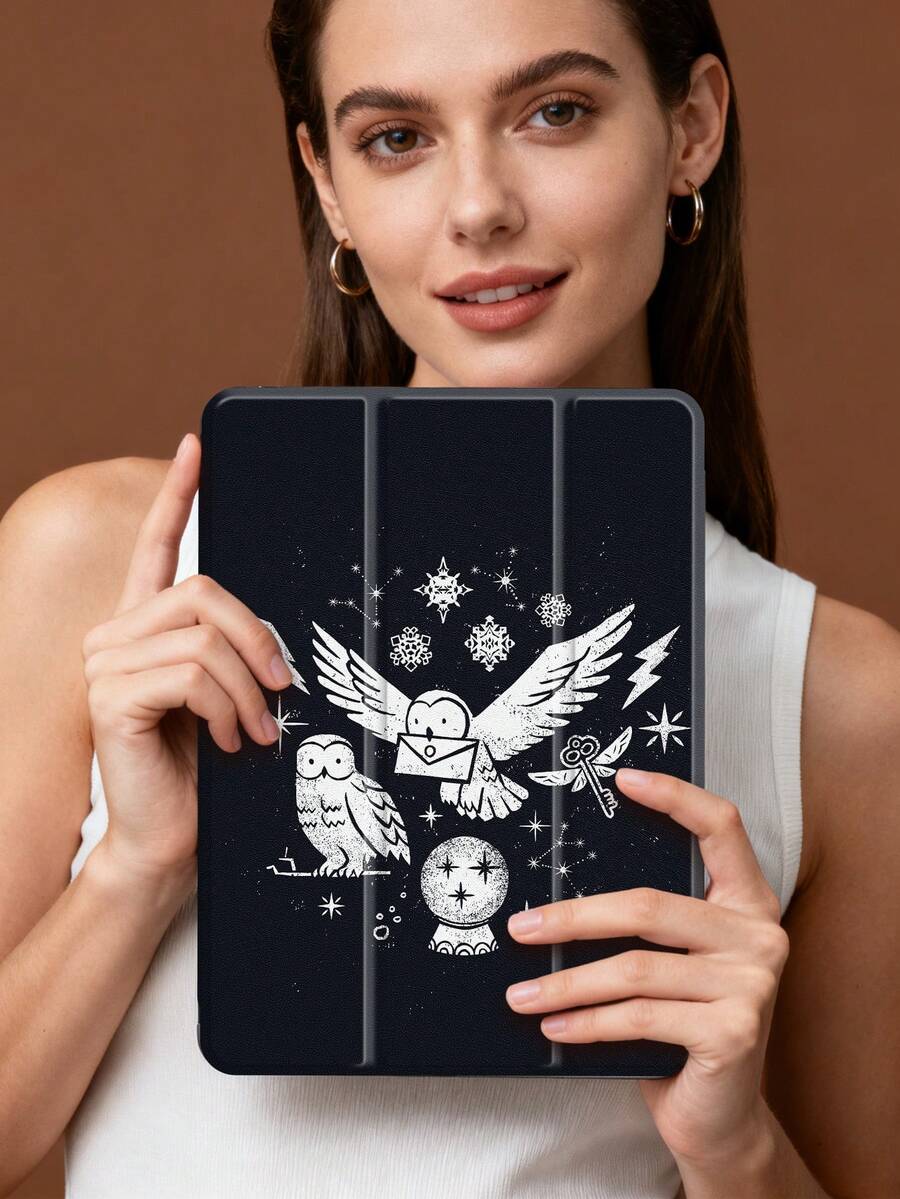 HARRY POTTER X SHEIN Ốp máy tính bảng hình chim đại bàng chủ đề anime mang lại cảm giác cao cấp, được làm từ silicon mềm mại, chống rơi vỡ và có chân đế gập, là lựa chọn quà tặng hoàn hảo. Tương thích với iPad 11/Pad 10/Pad 9/Pad Air thế hệ thứ 5/Pad Air thế hệ thứ 7 13 inch/Pad Air thế hệ thứ 6 11 inch/Galaxy Tab A9 Plus, bao gồm khe cắm bút, hỗ trợ chức năng tự động ngủ/thức và là một chiếc ốp bảo vệ thời trang - món quà mùa hè tuyệt vời. - Nhiều màu - Xem 1