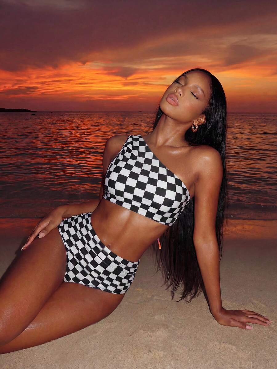 Vaytide Springbreak Women's Swimwear 2 Pieces Set (Random Print) For Summer Beach Vacation - Black and White - View 1