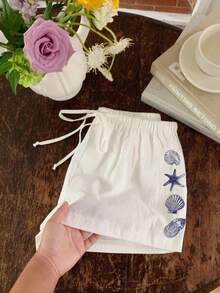 Comfortcana 休闲复古海洋元素蓝色贝壳海星印花图案，适合音乐节、海滩、度假、夏季外出穿着的白色女士系带短裤 - 彩色 - 查看 5