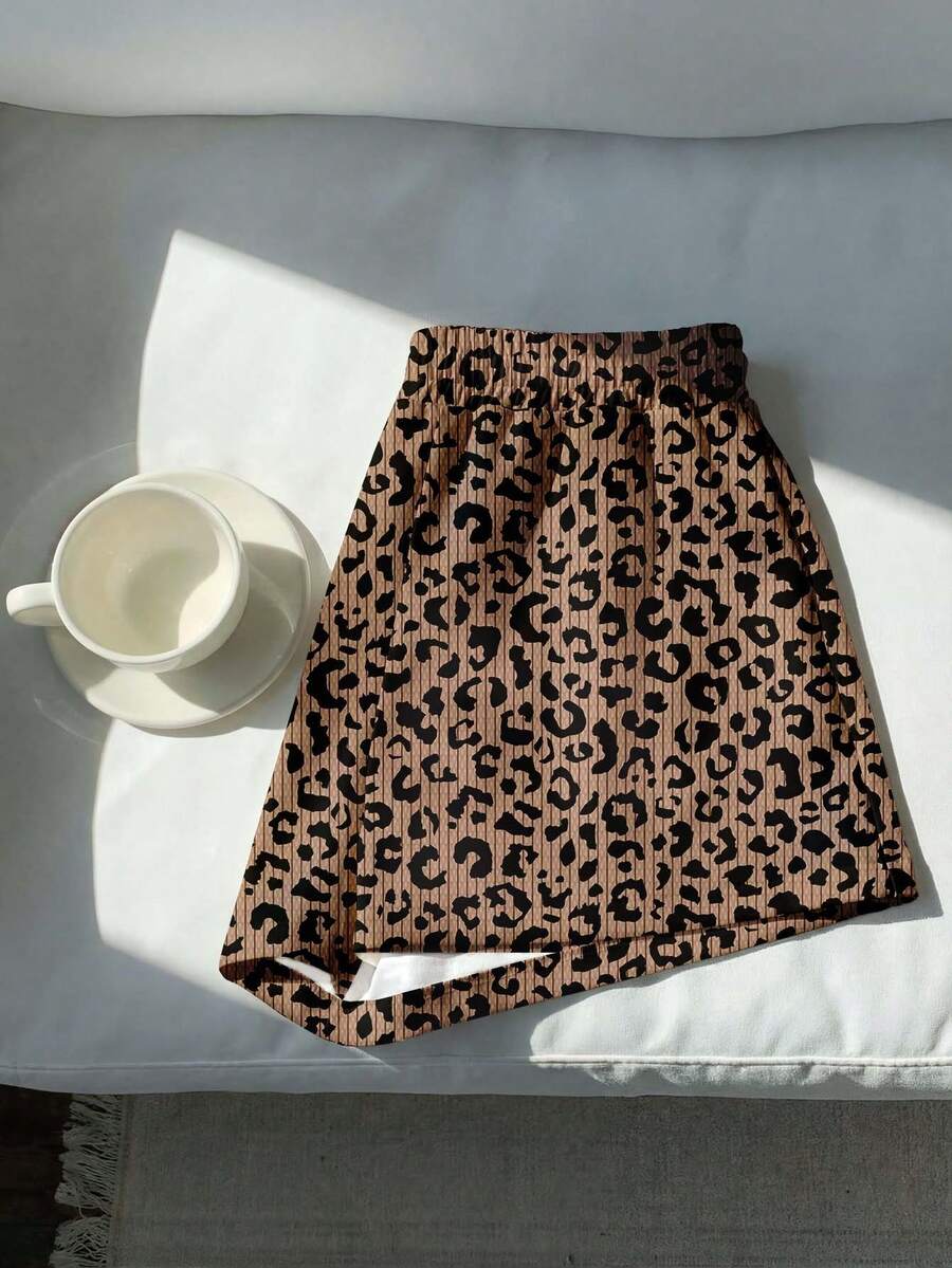 SHEIN EZwear Quần short nữ dáng suông, cạp trung, họa tiết rằn ri và da báo, phong cách retro, thích hợp cho mùa tựu trường. - Nhiều màu - Xem 1